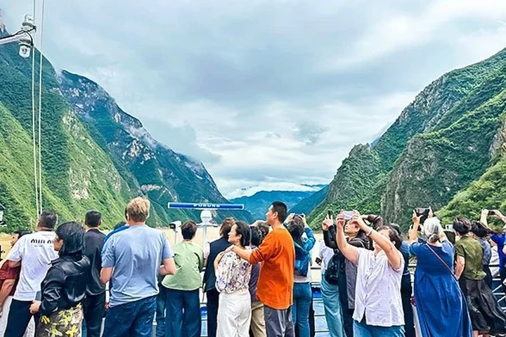 6 Days Yangtze Cruise: Chongqing - Yichang - Wuhan — itinerary scenery