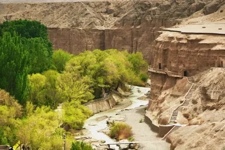 Yulin Grottoes and Suoyang Ruins — itinerary scenery