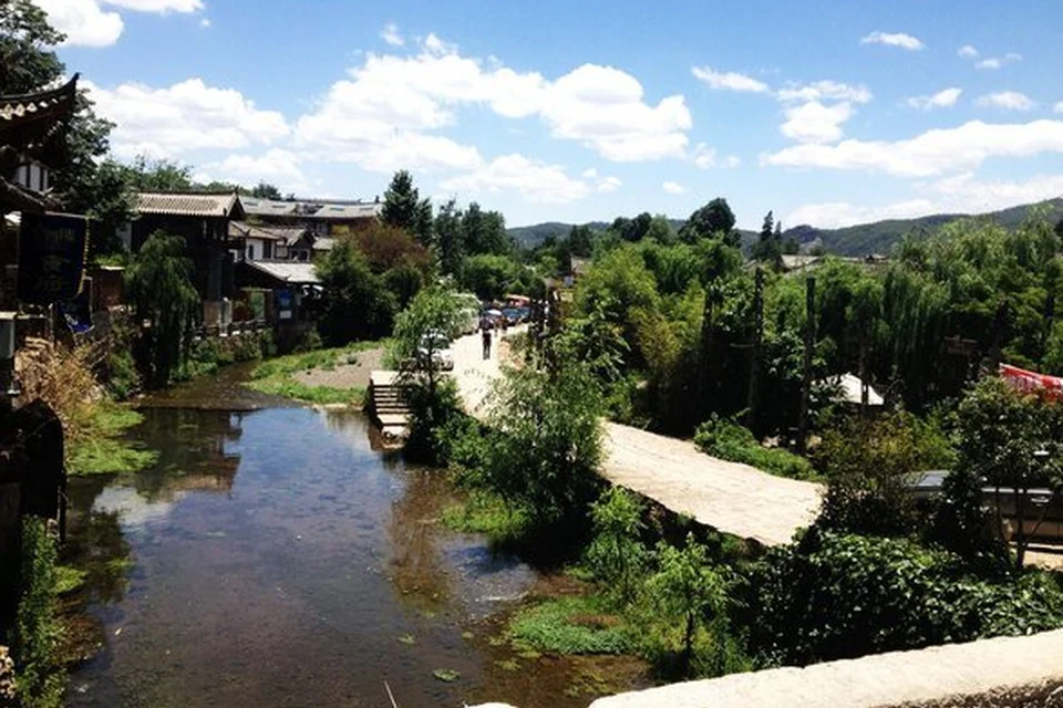 Canal and traditional buildings in Lijiang