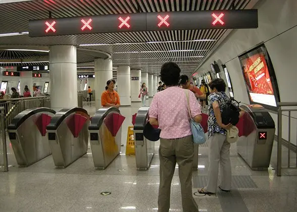 Archived Shenzhen metro platform used for Hong Kong transfer context
