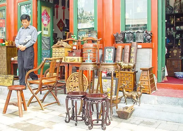Panjiayuan Market in Beijing - current context, access, route and responsible visitor planning