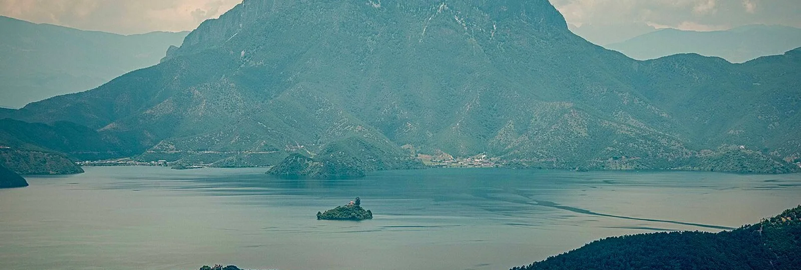 7-Day Northern Yunnan Lake & Culture Tour in Lugu Lake