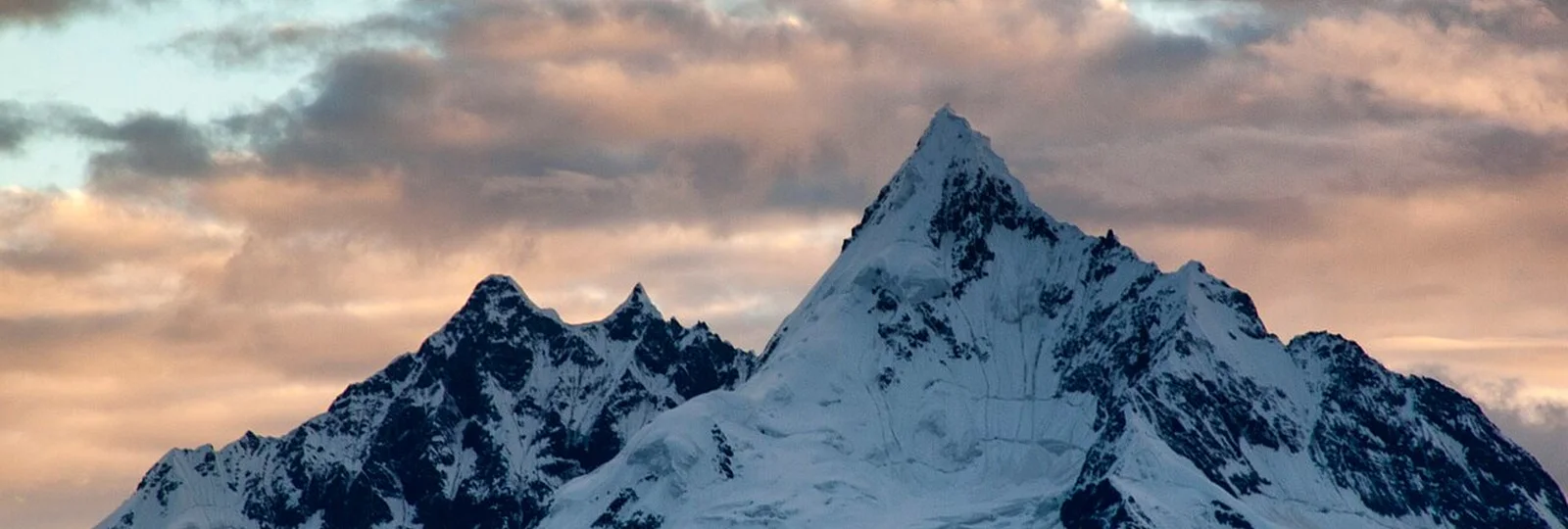 Snow peaks in the Meili mountain range
