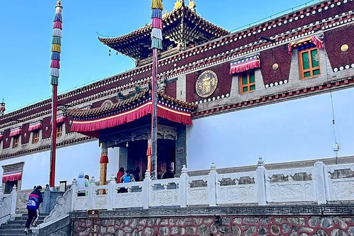 Tibetan Culture Museum and Tulou Temple — itinerary scenery