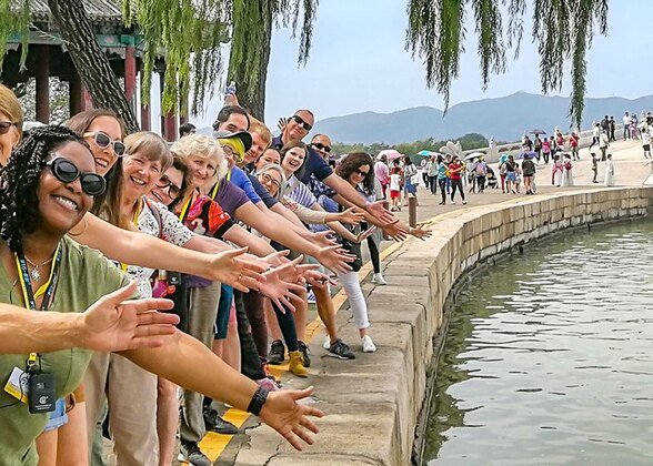Yangtze River cruise through the Three Gorges