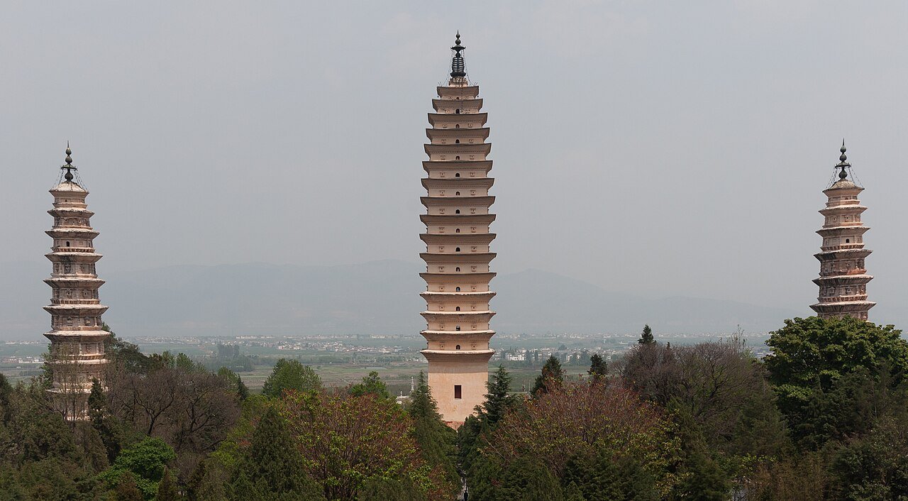 Erhai Lake Scenic Route during the 8-Day Dali, Lijiang & Shangri-La Tour itinerary