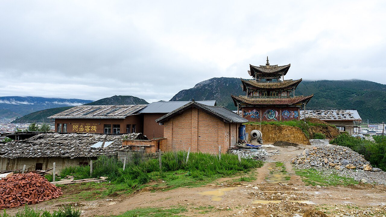 Meili Sunrise at Feilai Temple during the 7-Day Slow Meili Mountain & Culture Tour itinerary