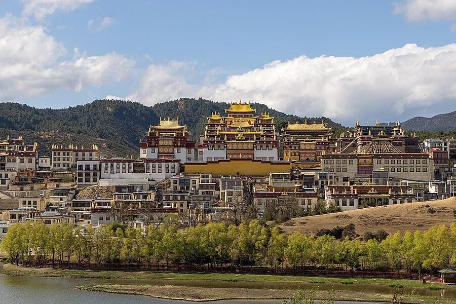Shangri-La to Feilai Temple during the 6-Day Meili & Yubeng Twin-Trail Trek