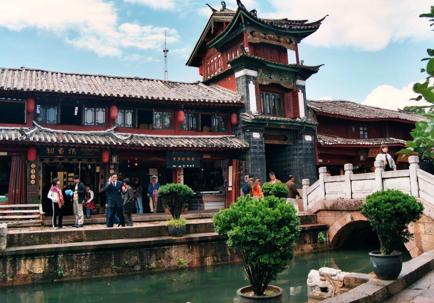 Lugu Lake to Lijiang during the 7-Day Lijiang Landscape & Culture Tour itinerary