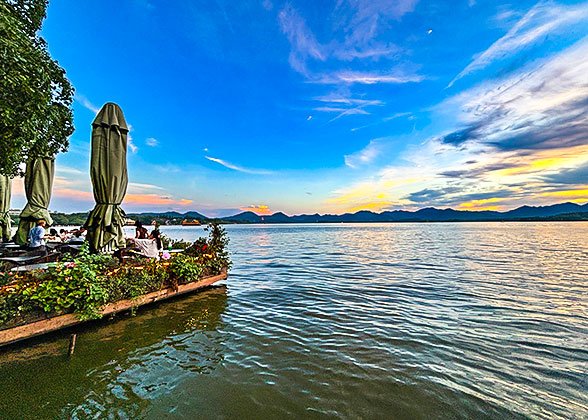  during the 6-Day Huangshan, Hongcun & Hangzhou Tour itinerary
