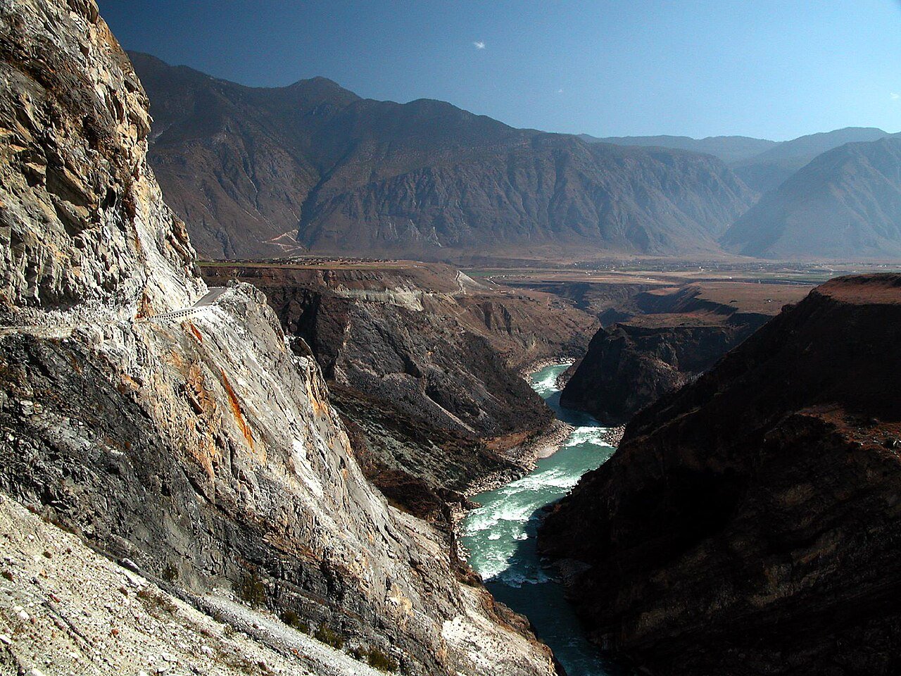 Upper Gorge Scenic Walk during the 2-Day Tiger Leaping Gorge Scenic Escape itinerary